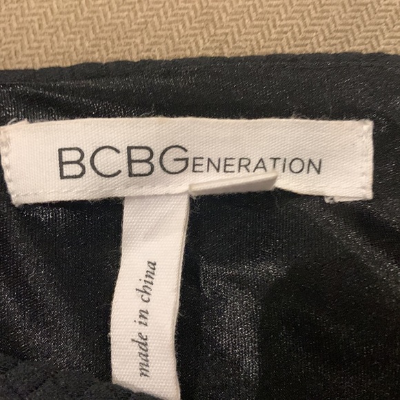 Sleeveless black dress BCBG size 0 - Picture 4 of 5